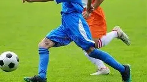 【尼科-冈萨雷斯关键射门，范戴克神助攻助力曼城2-0领先，赛季首胜开门红！】