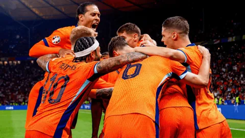 俄美关系复杂难解，一杯咖啡难解千结